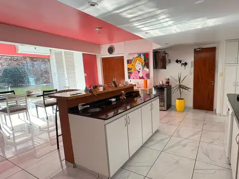 Casa en Alquiler con 1 cochera