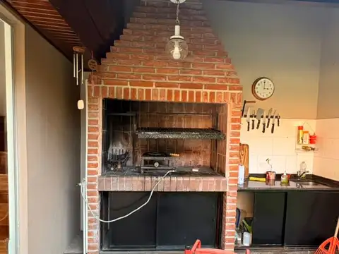 Casa en Alquiler con 1 cochera