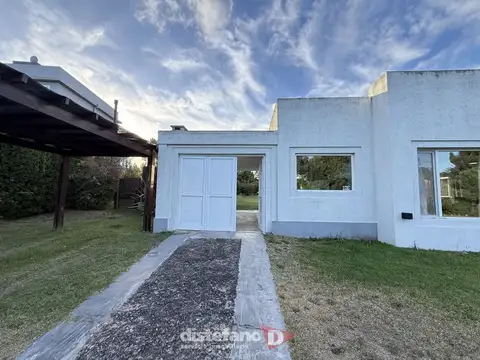 Casa 4 ambientes con 4 baños