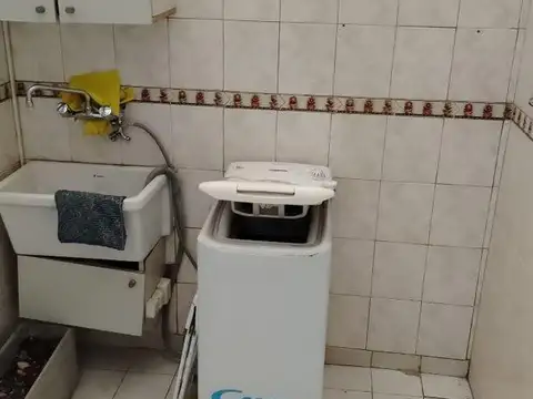 Departamento 2 amb al frente con balcon centrico