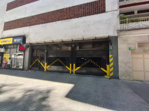 Venta de Cochera Fija y Cubierta con Portón Automático 