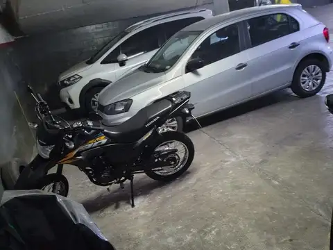 Venta de Cochera Fija y Cubierta con Portón Automático