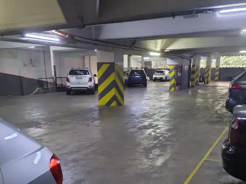 Venta de Cochera Fija y Cubierta con Portón Automático