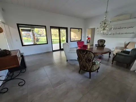 Casa en Venta con 2 cocheras