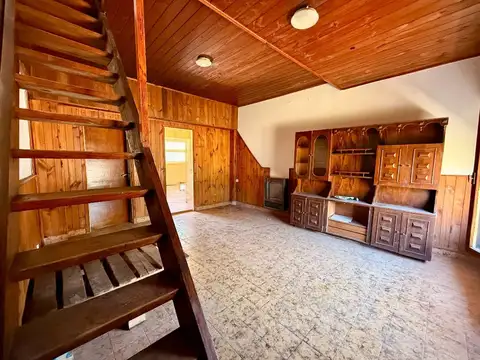 VENTA CASA 5 AMBIENTES CON PATIO Y COCHERA