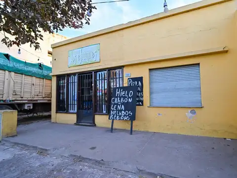 CASA CON GRAN TERRENO 12,5X43 SOBRE AV SANTA FE