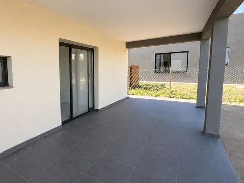 Casa 5 ambientes con 3 baños