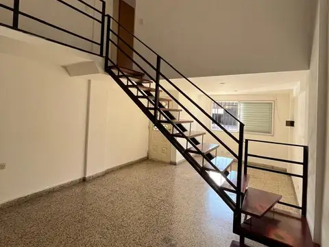 Depto Tipo Casa en Alquiler de 3 ambientes