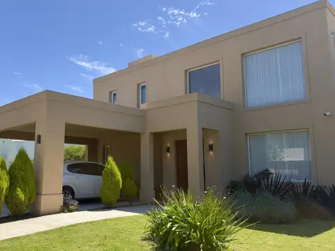 Venta Casa 4/5 Ambientes Con Pileta San Ramiro Pilar del Este