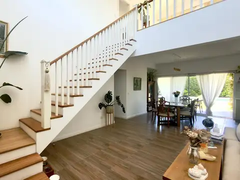Casa 5 ambientes con 2 baños