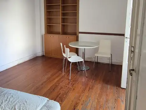 HERMOSO DTO  2 AMB TECHOS ALTOS. CONFORT TODO EN MADERA
