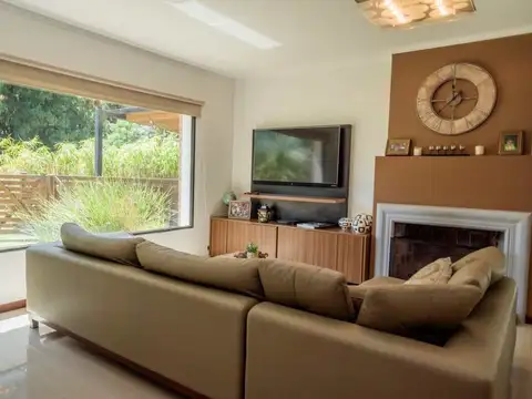 Casa 5 ambientes con 3 baños