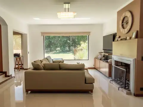 VENTA CASA 5 AMBIENTES CLUB EL CARMEN