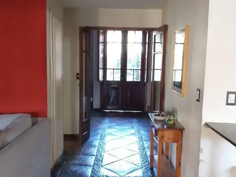 Casa en Alquiler con 1 cochera