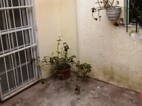 Depto Tipo Casa en Venta 64 años