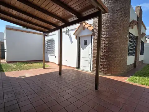 Grand Bourg y P. Zenteno a pasos de la Costanera (Altura Residencia Stamati) con cochera y patiecito