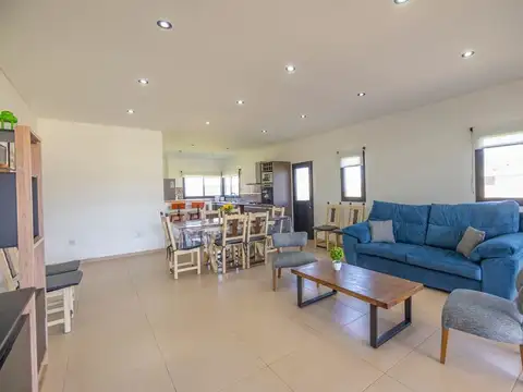 Casa en Venta con 4 cocheras