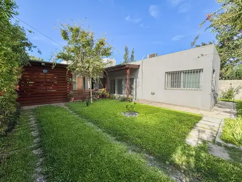 Casa en  venta 2 dormitorios con pileta en Roldan