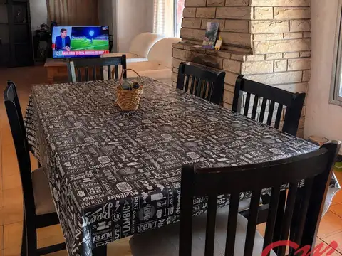 Casa 7 ambientes con 2 baños