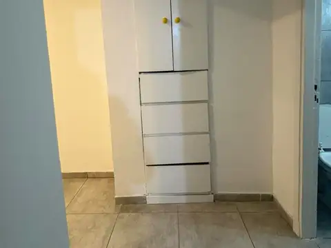 Alquiler de Departamento 2 Ambientes reciclado en Barrio La Perla Norte, Mar del Plata Excelente oportunidad de alquiler 2 ambientes zona la perla. Living comedor muy amplio y luminoso. Baño con pediluvio reciclado. Dormitori