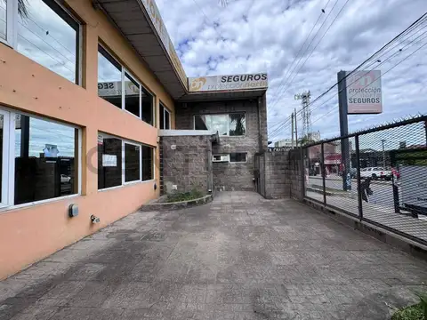 Oficina 4 ambientes con 2 baños