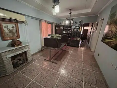 Casa 6 ambientes con 2 baños