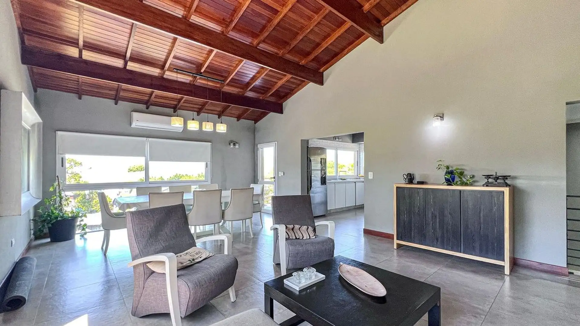 VENTA CASA 6 AMBIENTES SIERRA DE LOS PADRES PILETA