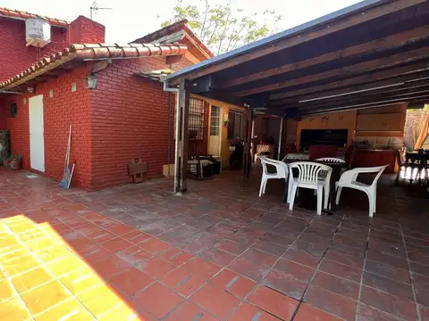 EN VENTA CASA MULTIFAMILIAR EN TORTUGUITAS