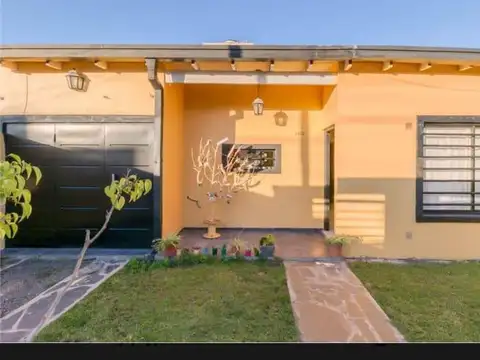 Casa en venta - 2 dormitorios 1 baño - 200mts2 - Manuel B. Gonnet