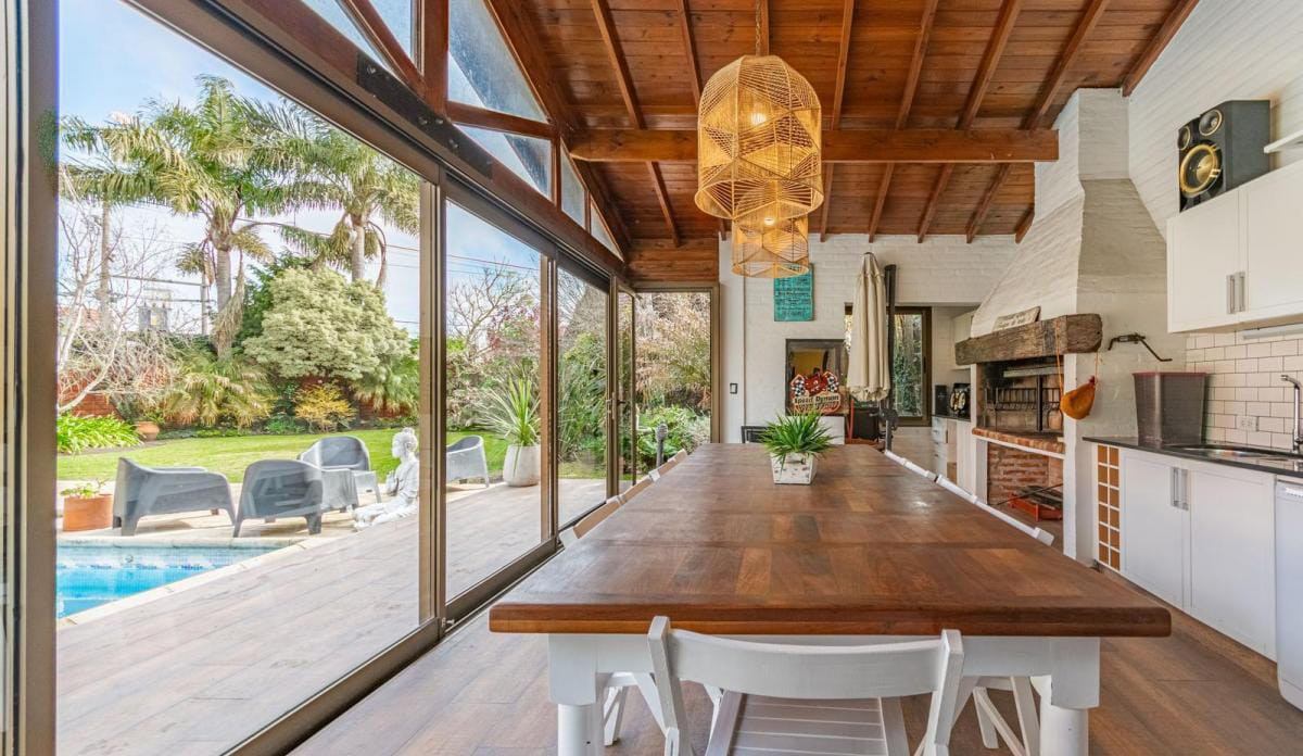 Casa en Venta con 4 cocheras