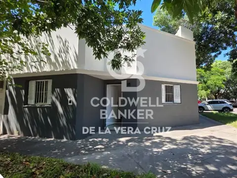 CASA DE 3 DORMIOTRORIOS PATIO Y COCHERA EN BARRIO FOMENTO 