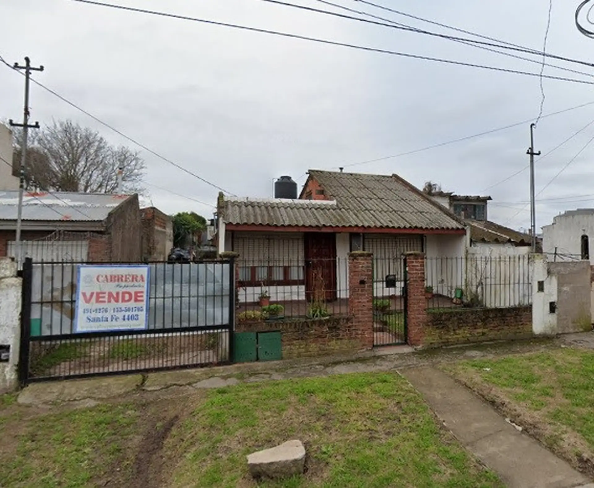 Casa 3 ambientes + Depto 2 amb.- Av. Vertiz y Santa Cecilia