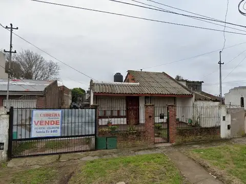 Casa 3 ambientes + Depto 2 amb.- Av. Vertiz y Santa Cecilia