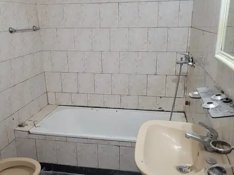 CASA EN ALQUILER PARA VIVIENDA Y TALLER DE COSTURA