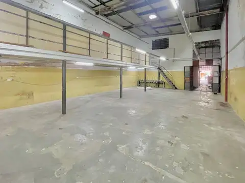 DEPÓSITO/GALPÓN EN ALQUILER EN CABALLITO C/OFICINA