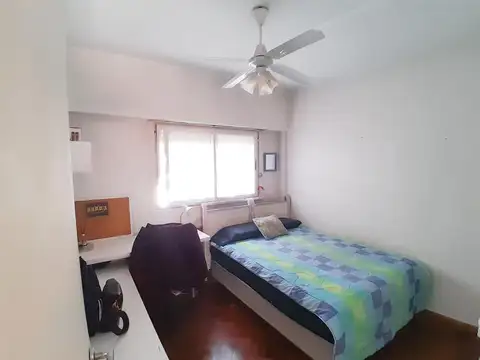 Departamento 4 Ambientes al contra frente, muy luminoso.