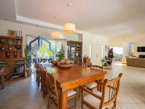 Casa 5 ambientes con 2 baños