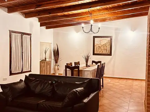 Casa en Alquiler con 1 cochera