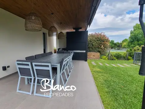Casa 6 ambientes con 3 baños