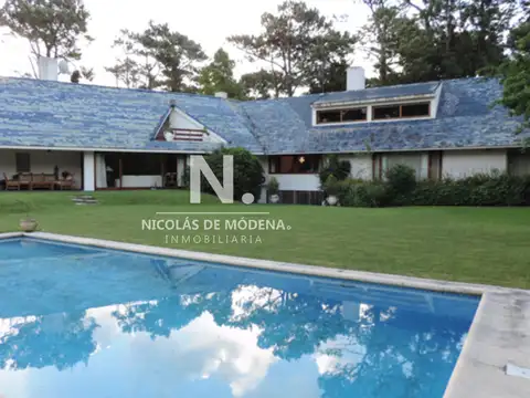 Vende casa de 7 dormitorios, en la Mansa Punta del Este.