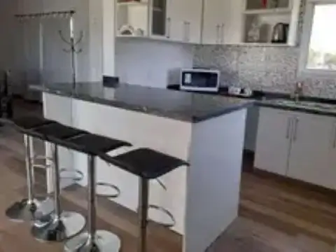 Casa en Alquiler con 1 cochera