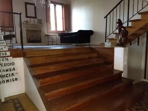 Casa en Venta con 4 cocheras