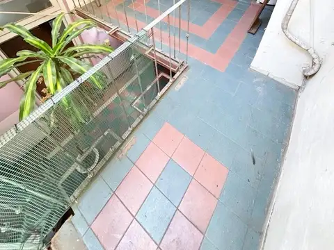 PH 4 ambientes.Muy buena ubicación. OPORTUNIDAD!