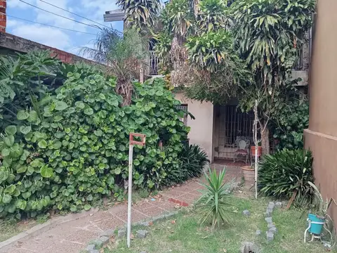 Casa 6 ambientes con 2 baños