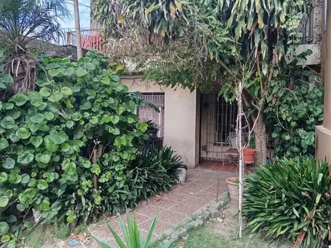 CASA 5 AMBIENTES VENTA LOMAS DE ZAMORA CON DEPTO