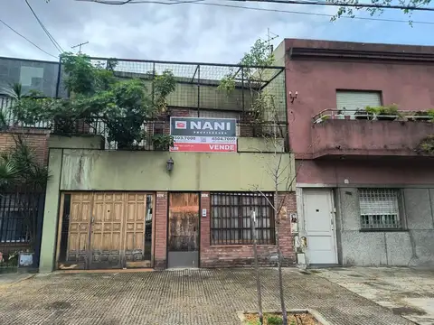 PH TIPO CASA DE 4 AMBIENTES CON GARAGE A REFACCIONAR