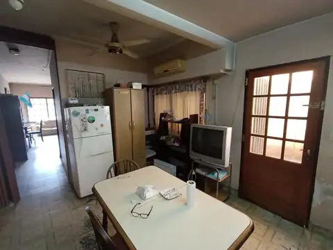 PH TIPO CASA DE 4 AMBIENTES CON GARAGE A REFACCIONAR