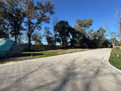 VENTA DE LOTE EN BARRIO CERRADO LOS PINOS III | YEI PORÁ