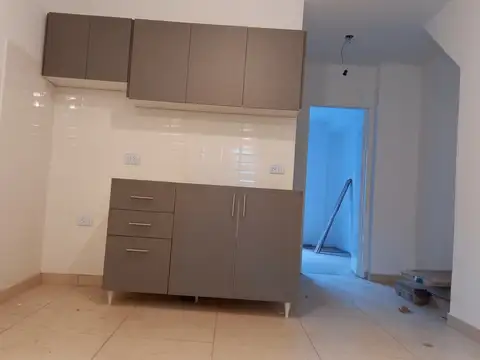 Diag Caseros 3300, Piso P B