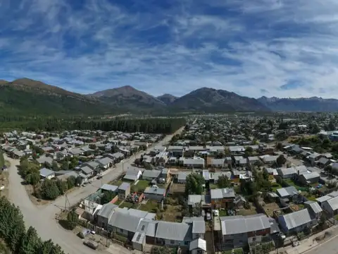 CASA 3 AMB SOBRE LOTE 300
